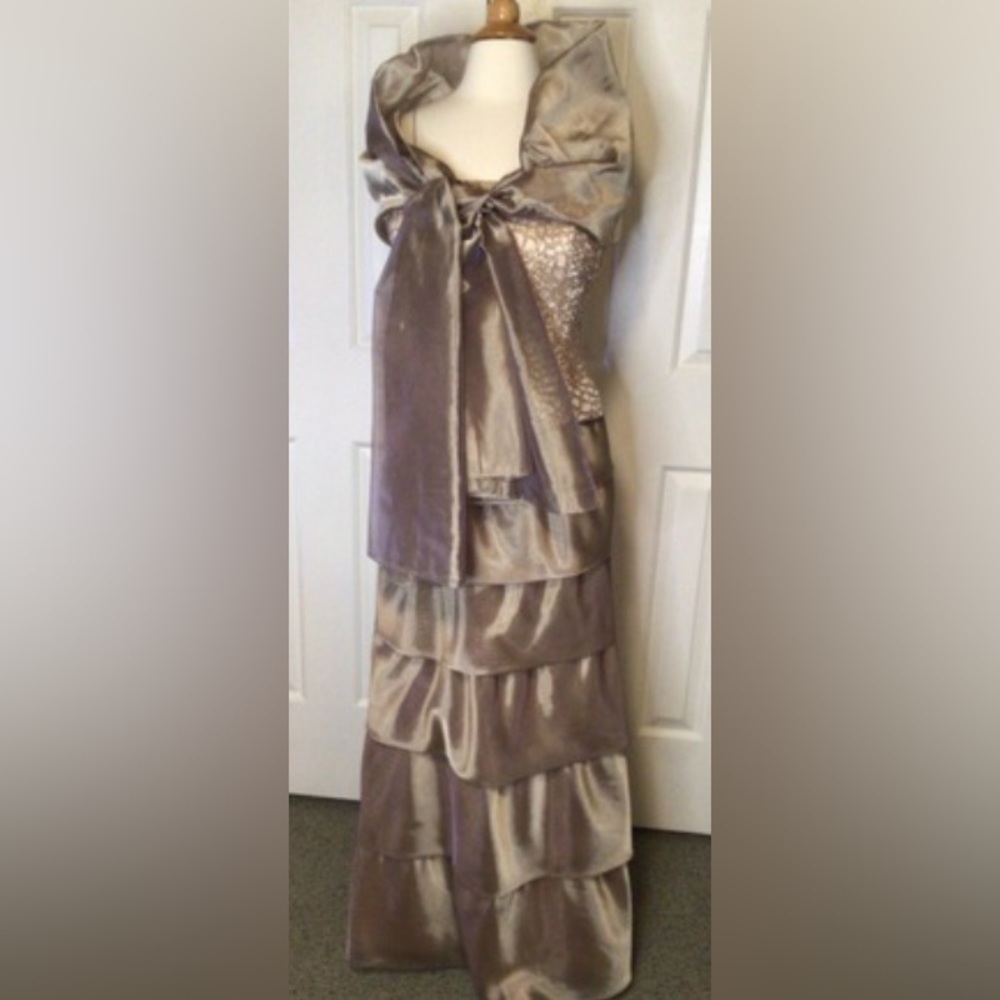 Dolce Jovani Gold Beaded Evening Gown & Shawl Size 14 in Like New Condition
